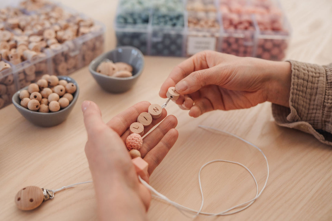 Schnullerketten selber machen -  Anleitung mit Video! - .