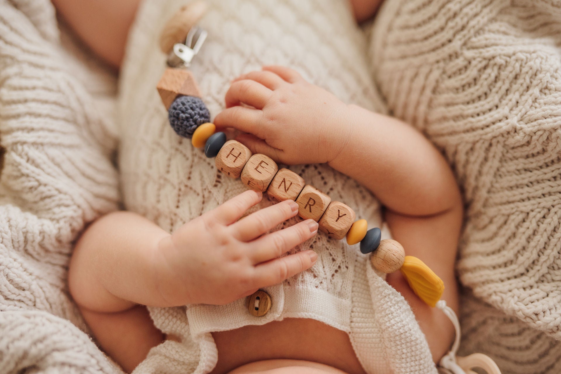 Schnullerkette personalisiert mit Namen – blau gelb