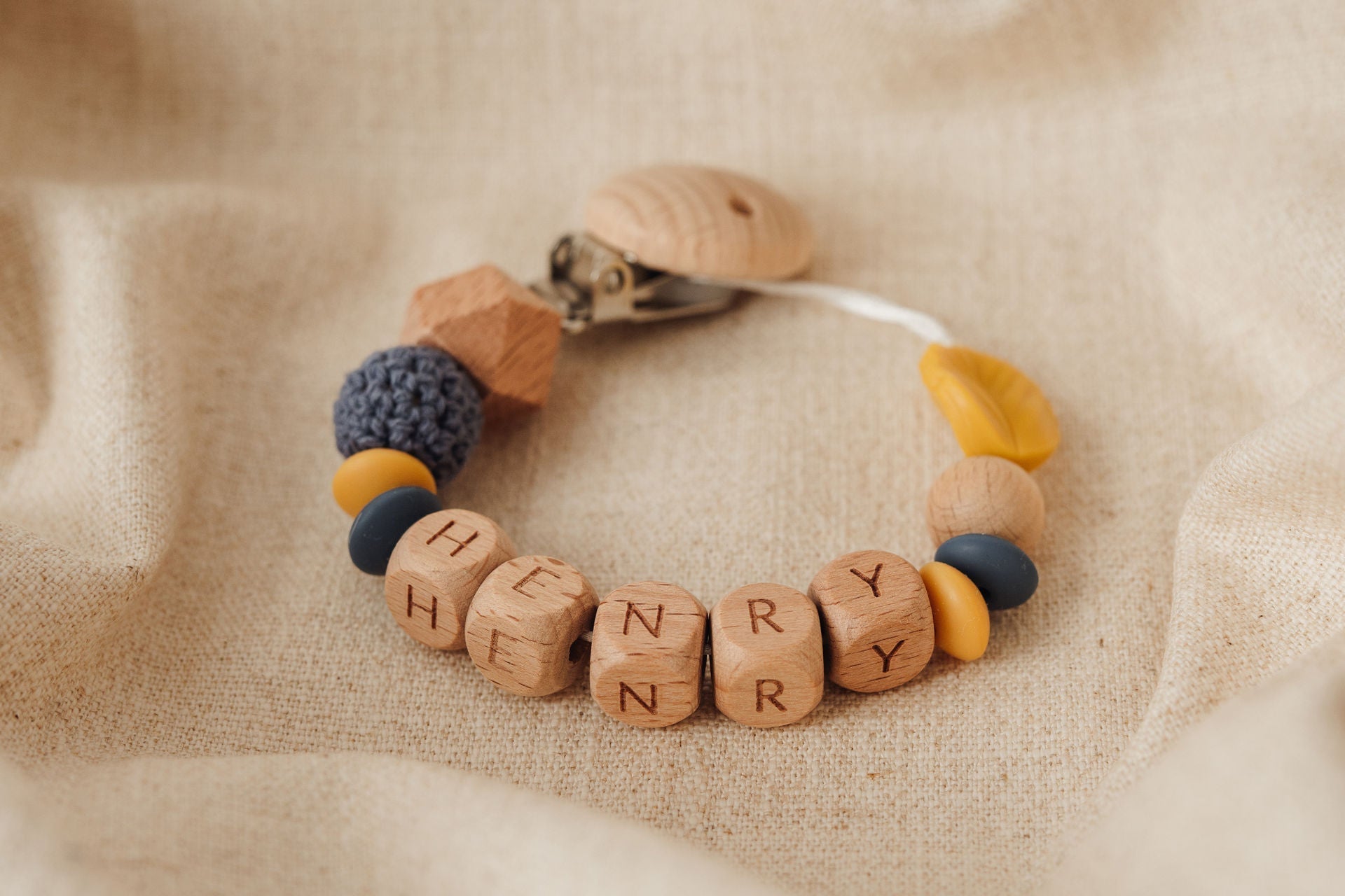 Schnullerkette personalisiert mit Namen – blau gelb