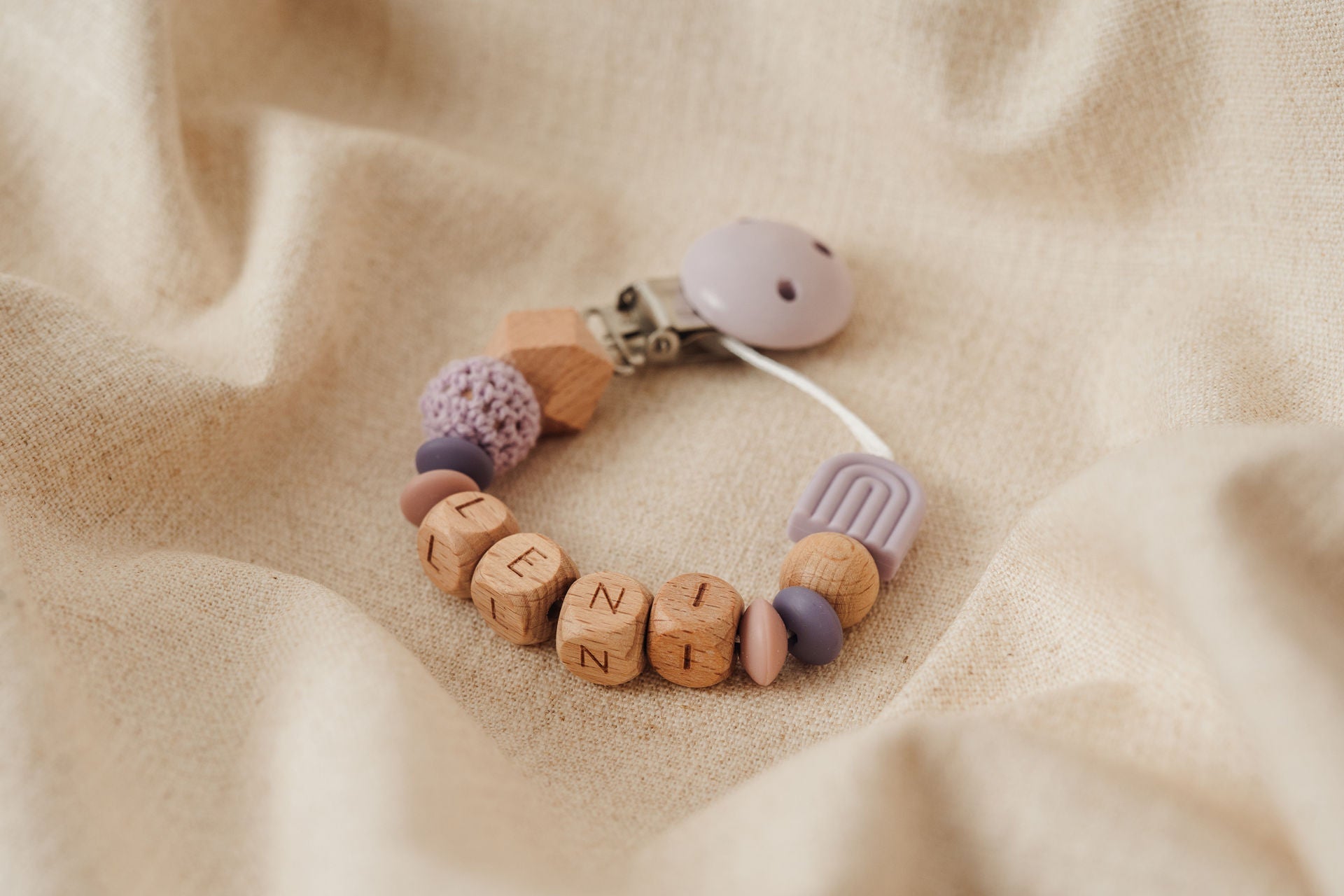 Schnullerkette personalisiert mit Namen – lila