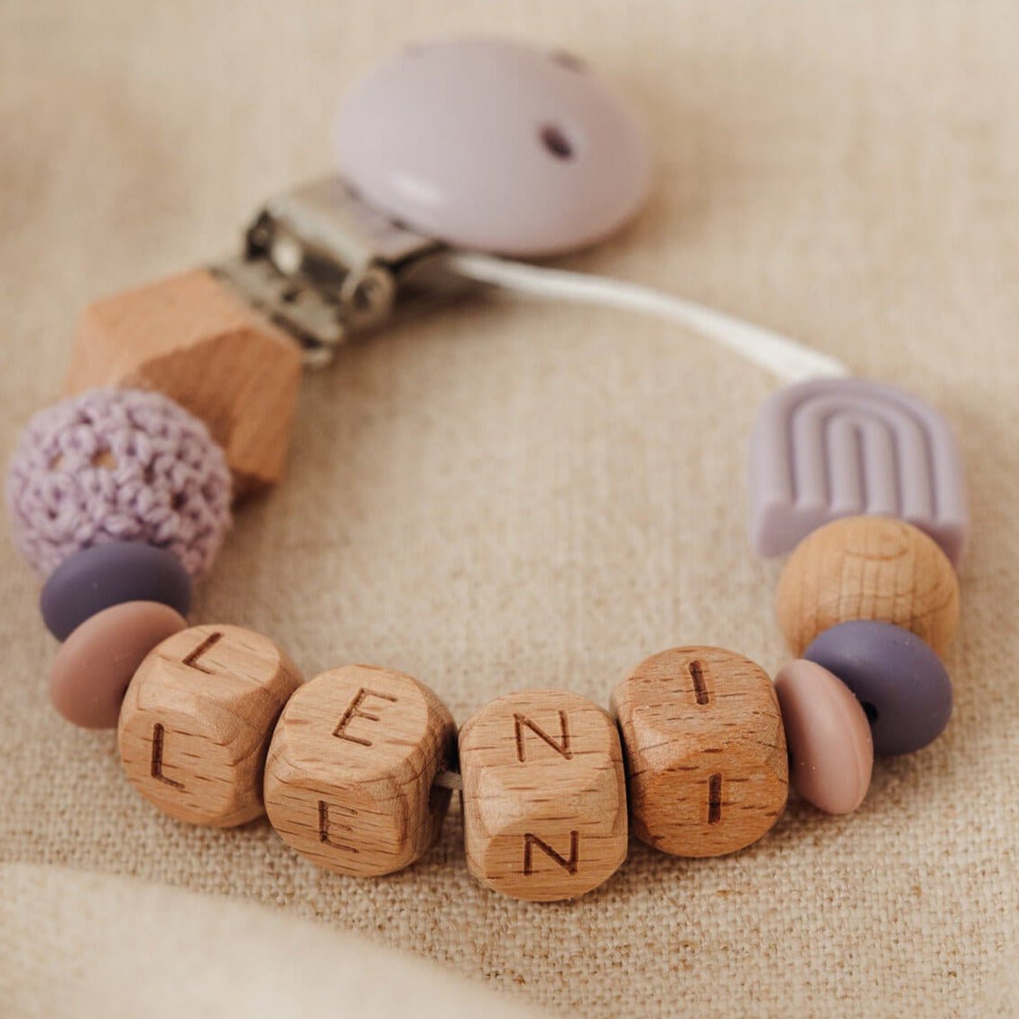 Schnullerkette personalisiert mit Namen – lila