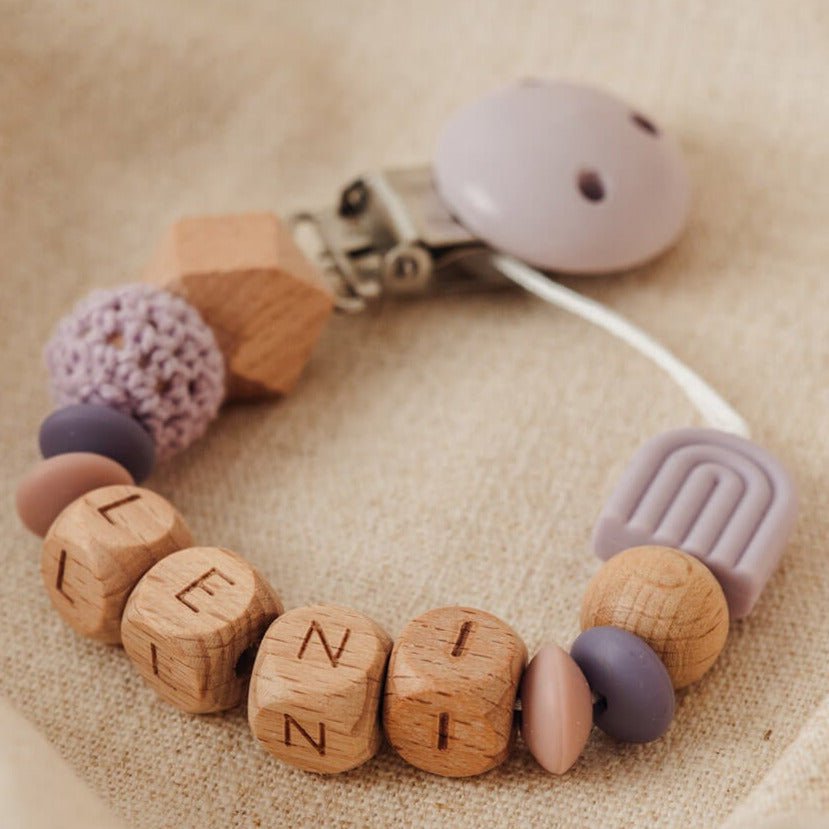 Schnullerkette personalisiert mit Namen – lila