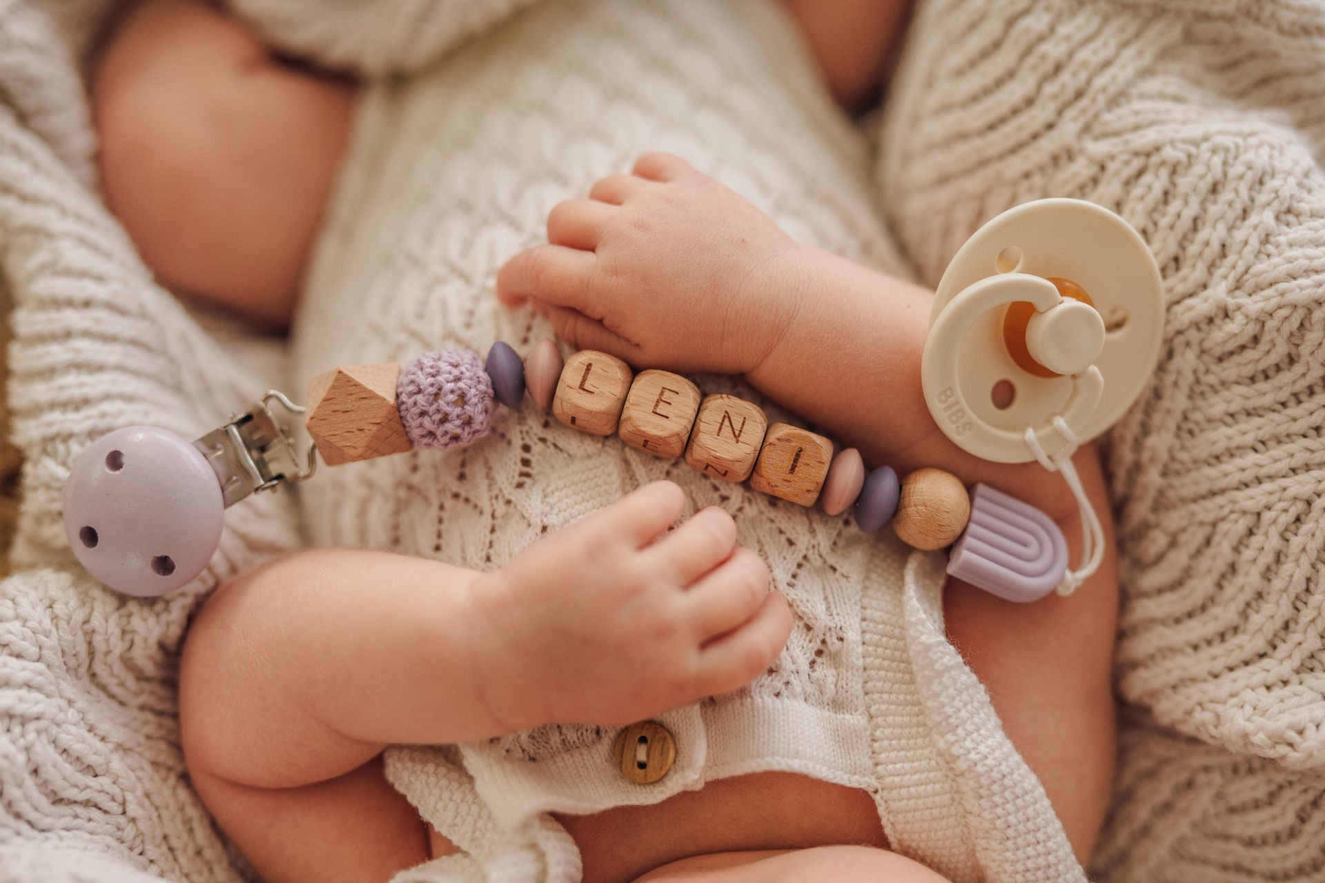 Schnullerkette personalisiert mit Namen – lila