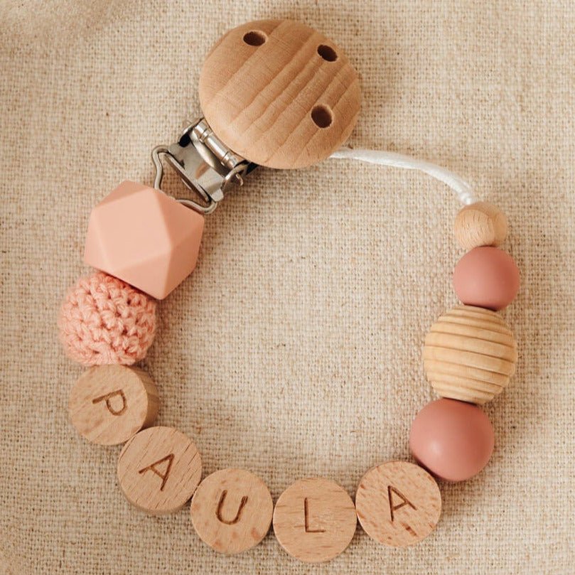 Schnullerkette personalisiert mit Namen rund – lachs