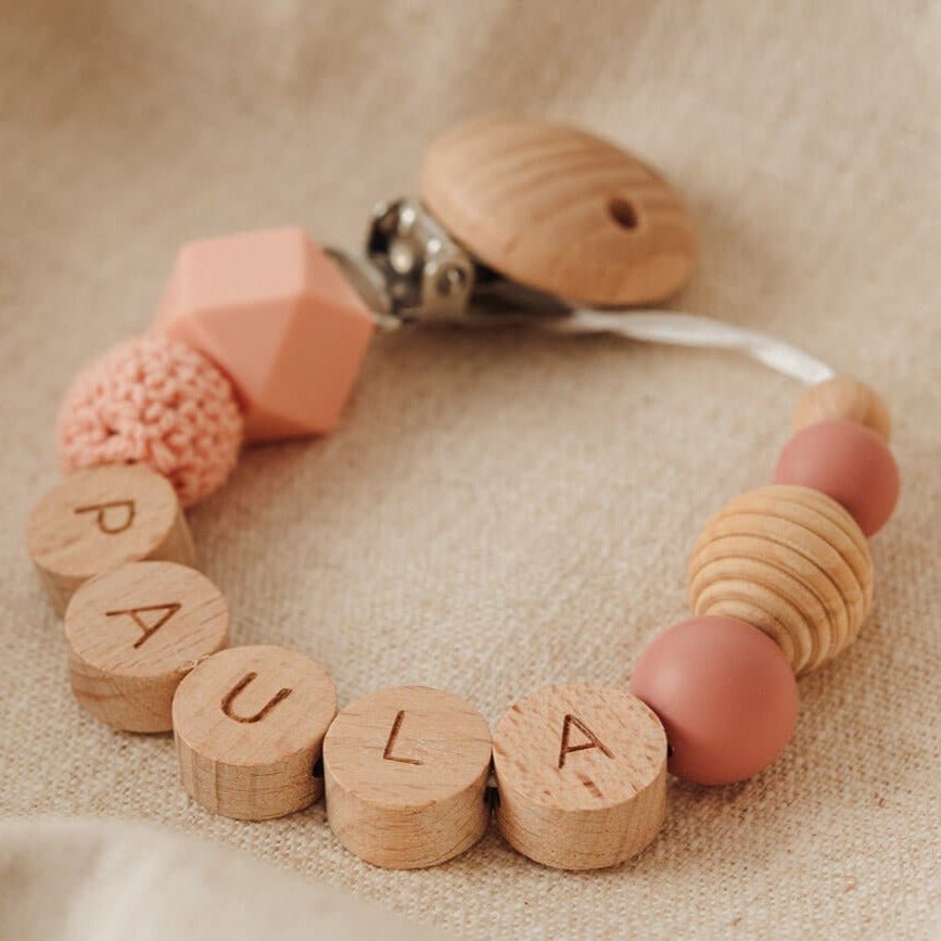 Schnullerkette personalisiert mit Namen rund – lachs
