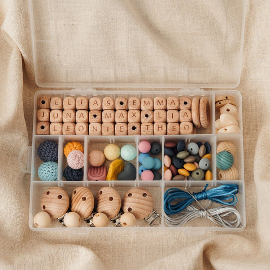 Storchenkind® Schnullerketten Bastelset für personalisierte Schnullerketten. 141 Teile inkl. Videoanleitung zum Schnullerketten selber machen