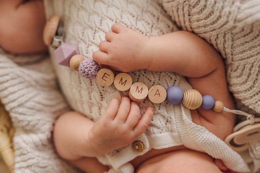Schnullerketten mit Namen für Frühchen – Worauf du achten musst - .