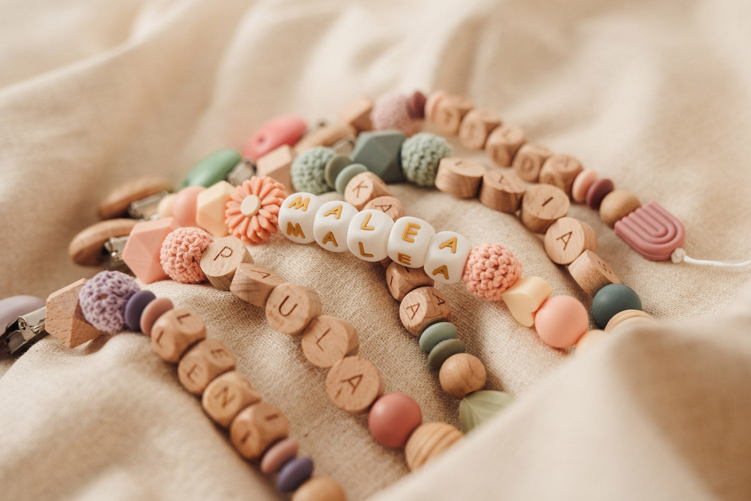 Personalisierte Schnullerkette mit Namen - .